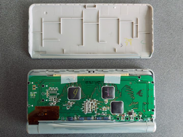 Photo of the back of the OZ-770 screen with the back cover removed