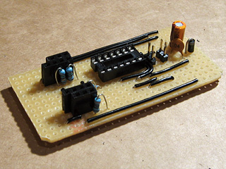 Socket for Schmitt trigger IC and pin headers for vsync/hsync jumpers